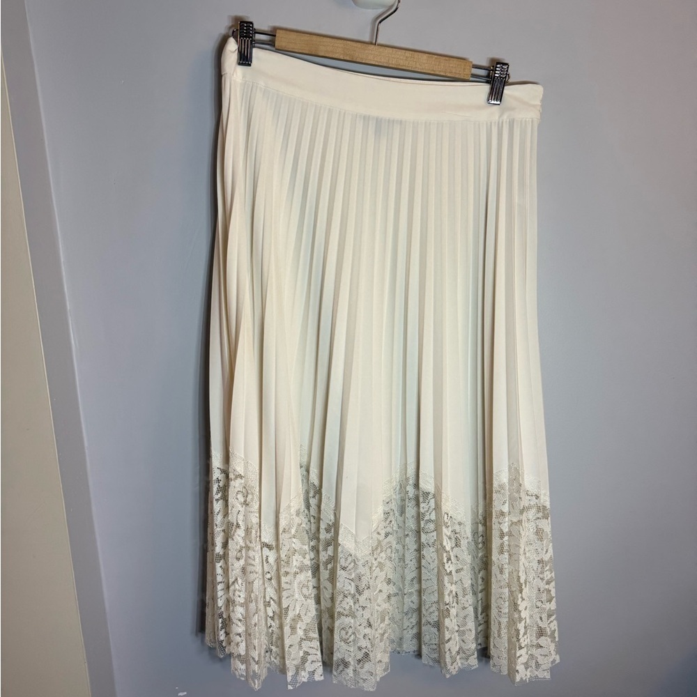 Elegant Cream Lace Trim Pleated Skirt